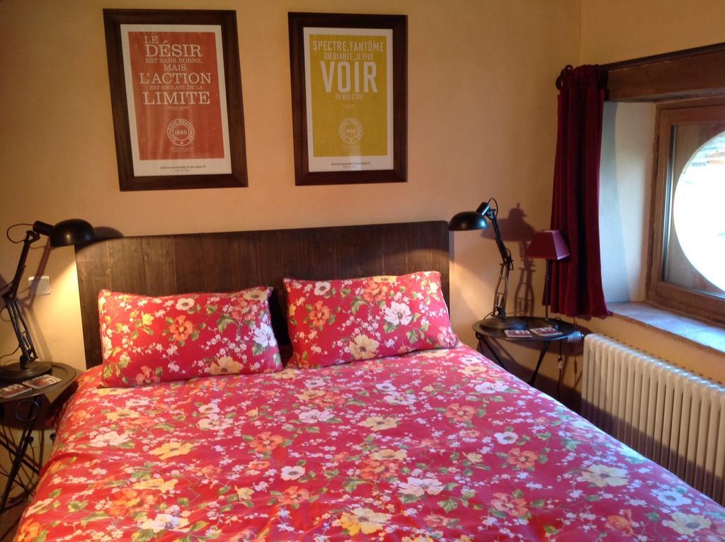 Domaine Du Ris De Feu Chambres D'Hotes De Charme Chalais  Room photo